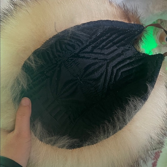 Vintage collectable rare Mongolian Elegant Black and Tan Fur Trimmed Hat - Picture 7 of 8